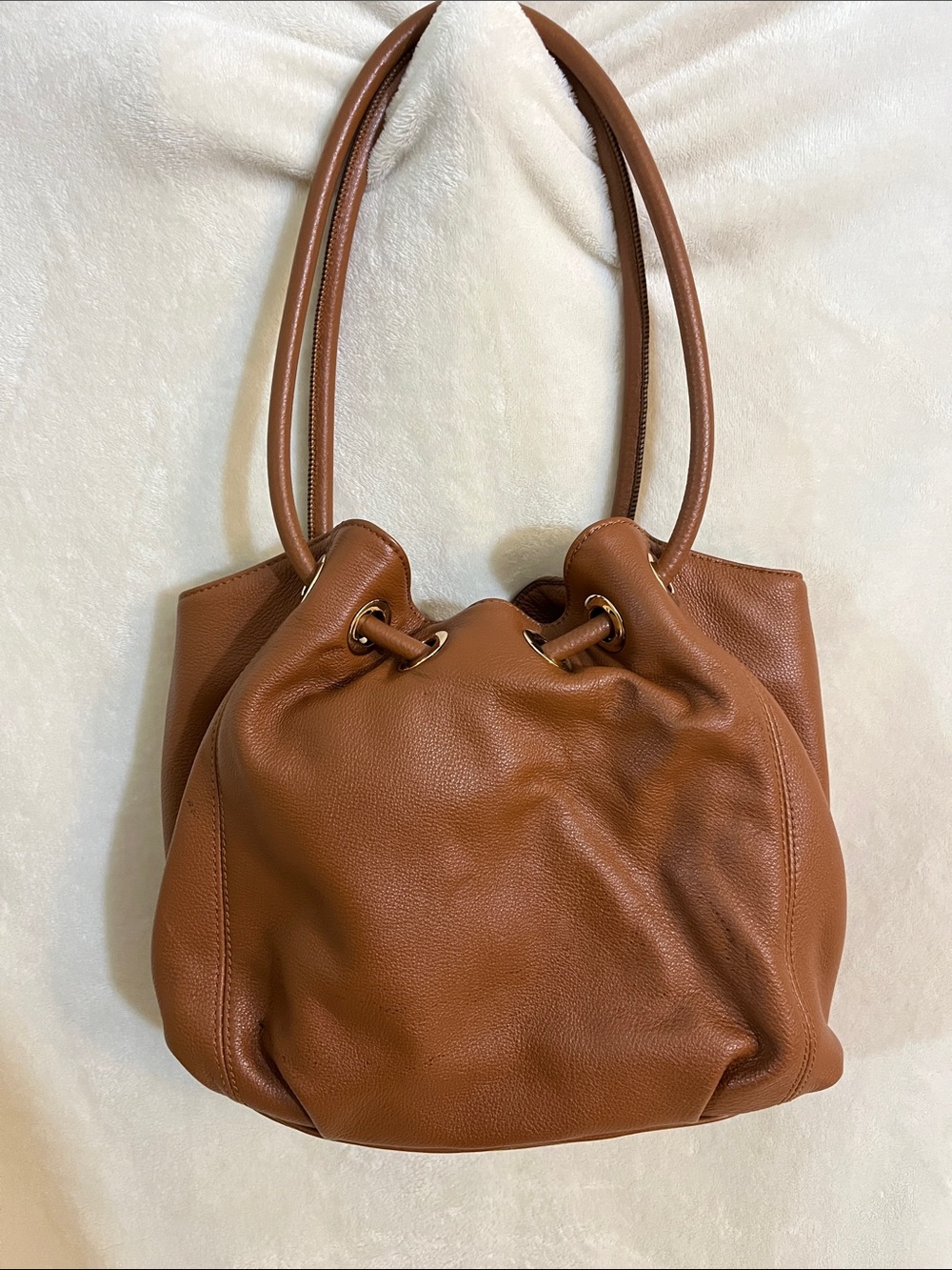 Michael Kors pebbled drawstring shoulder bag - Picture 2 of 11